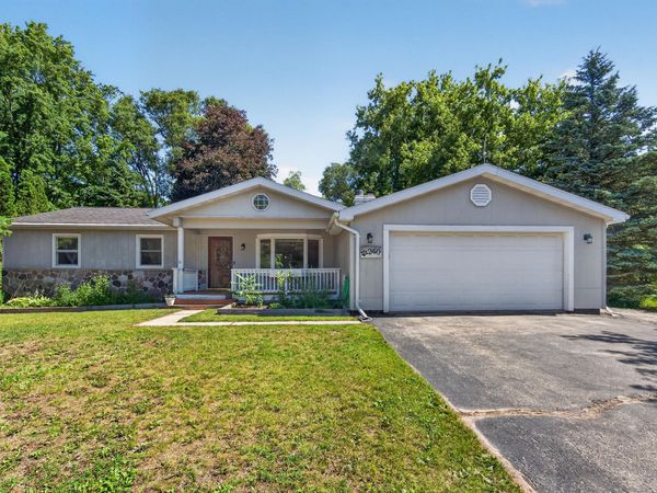 240 Meadowbrook Dr, Fredonia, WI 53021