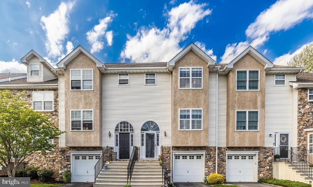 2004 HAMPTON COURT , MORGANTOWN, PA 19543