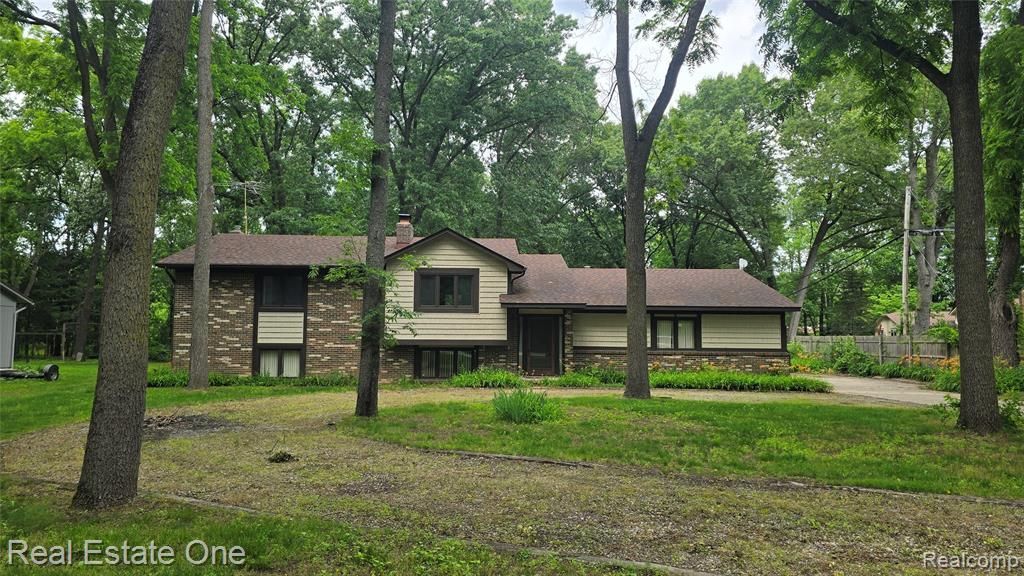 8950 Wise Road, Commerce Township, MI 48382 Main Photo