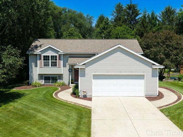 9777 Jane Drive, Zeeland, MI 49464