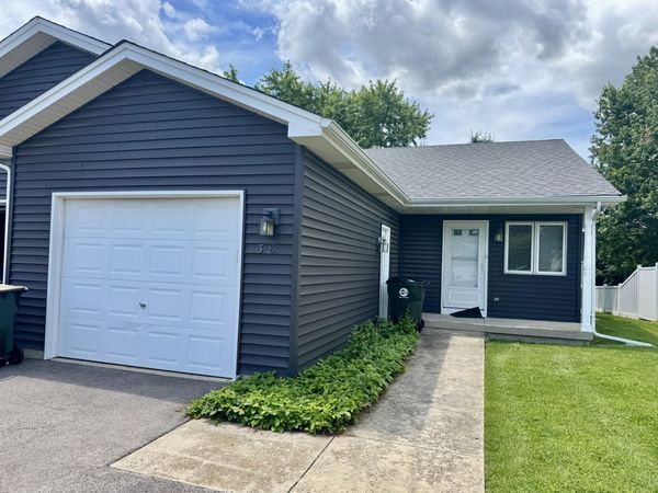 38 Silver Trail , North Aurora, IL 60542