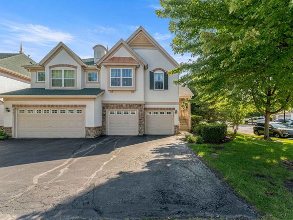 2137 Shadow Creek Court, Vernon Hills, IL 60061