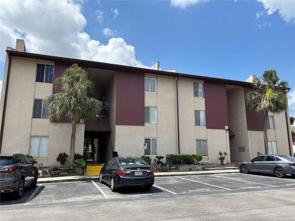 3814 N LAKE DRIVE , Unit 65, TAMPA, FL 33614
