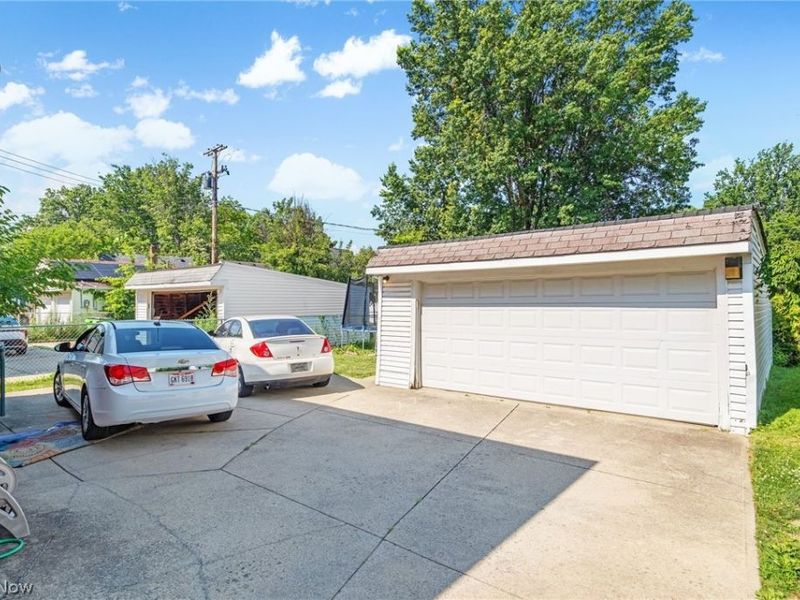 412 E 200th Street, Euclid, OH 44119 Photo 24