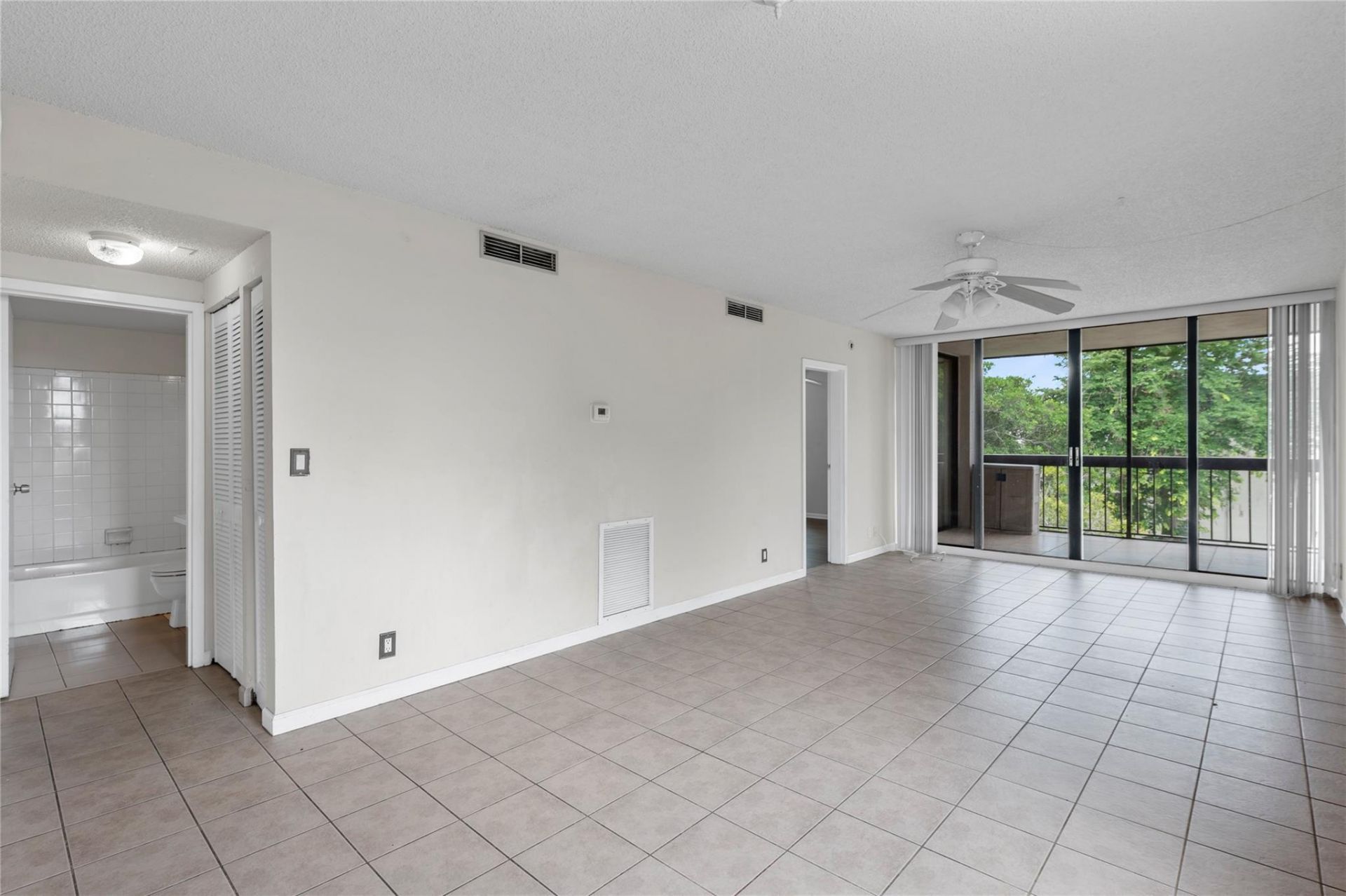 8429 Forest Hills Drive, Unit 304, Coral Springs, FL 33065 Photo