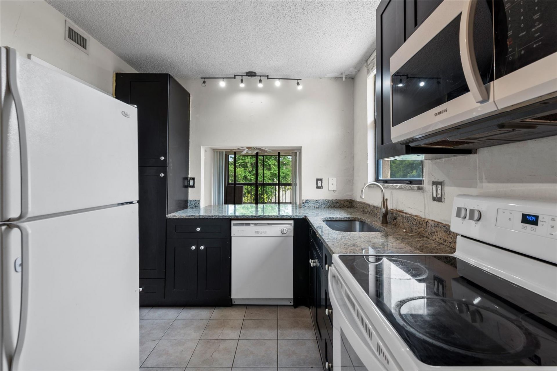 8429 Forest Hills Drive, Unit 304, Coral Springs, FL 33065 Photo