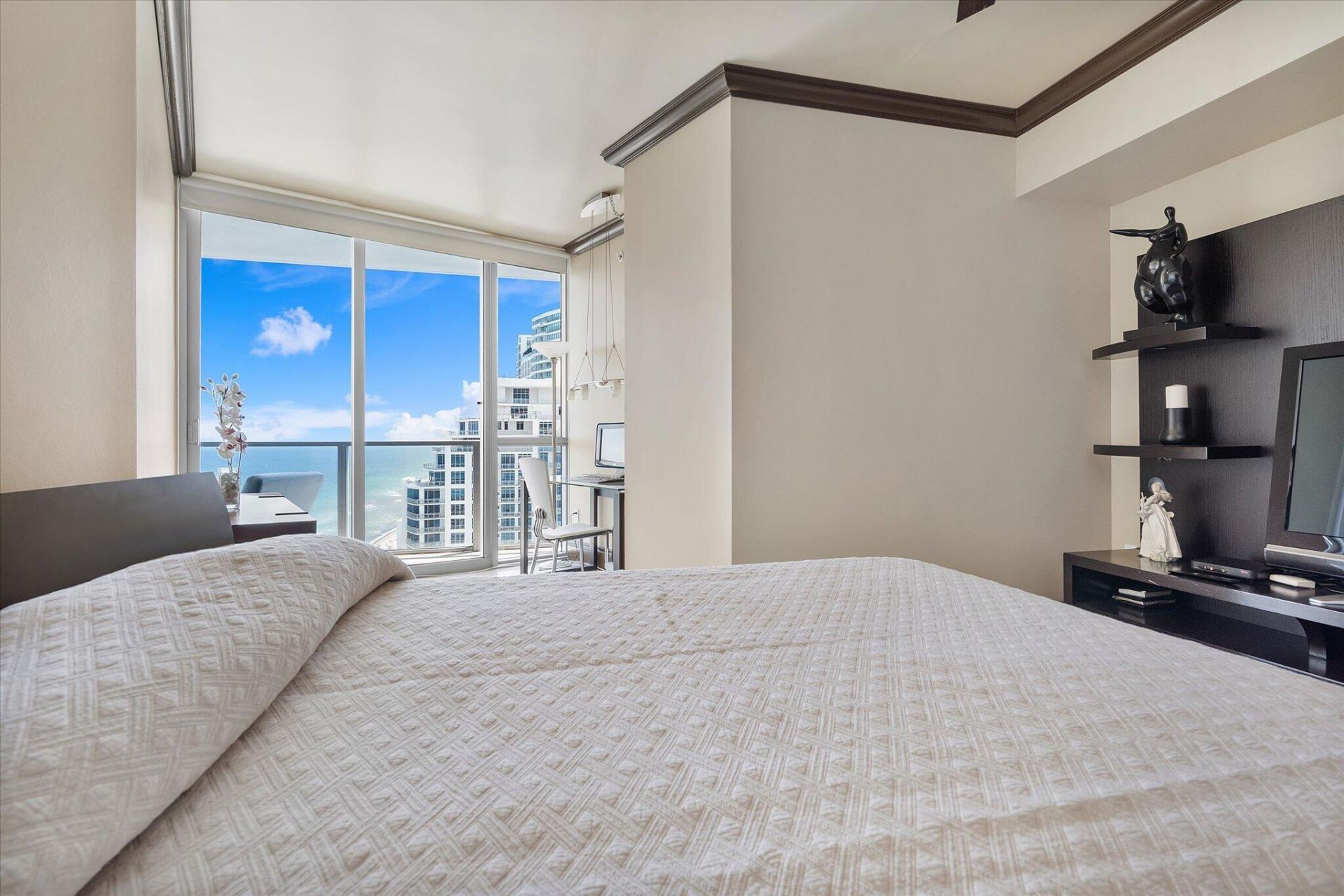 3101 S Ocean Drive, Unit 2707, Hollywood, FL 33019 Photo