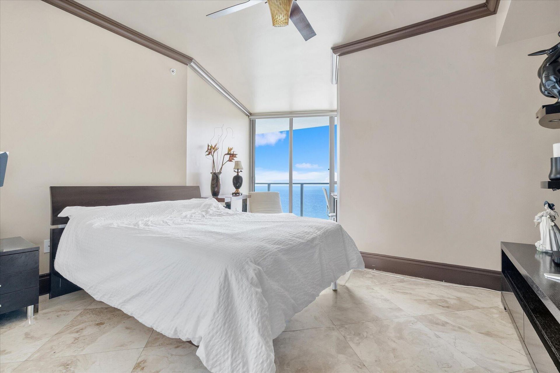 3101 S Ocean Drive, Unit 2707, Hollywood, FL 33019 Photo