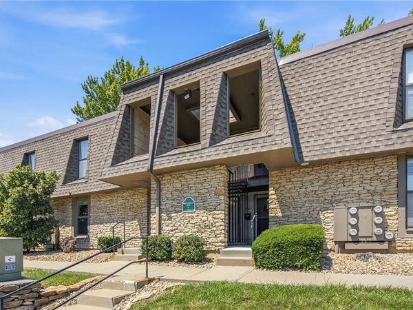 7405 W 102nd Court, Unit 103, Overland Park, KS 66212