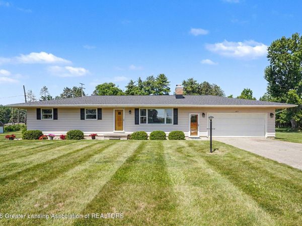 855 N Onondaga Road, Holt, MI 48842