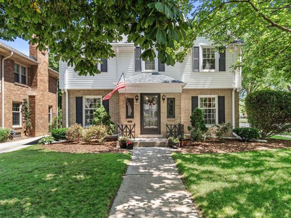 2504 N 90th St, Wauwatosa, WI 53226