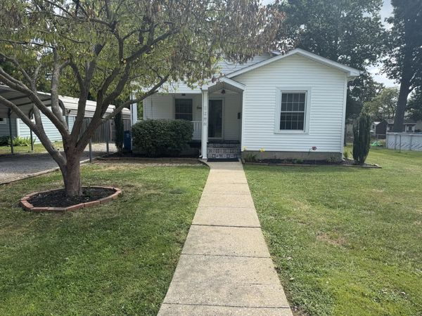 1206 S Commercial Street , Benton, IL 62812