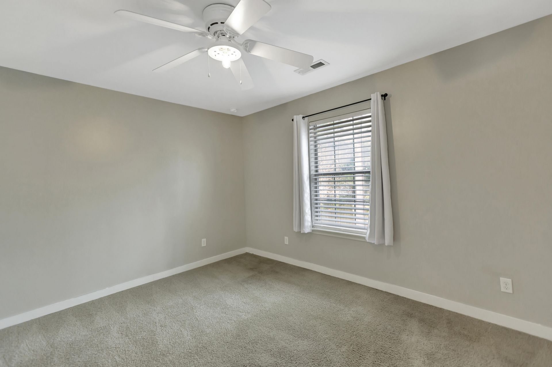 1411 Oaklanding Road Photo 15