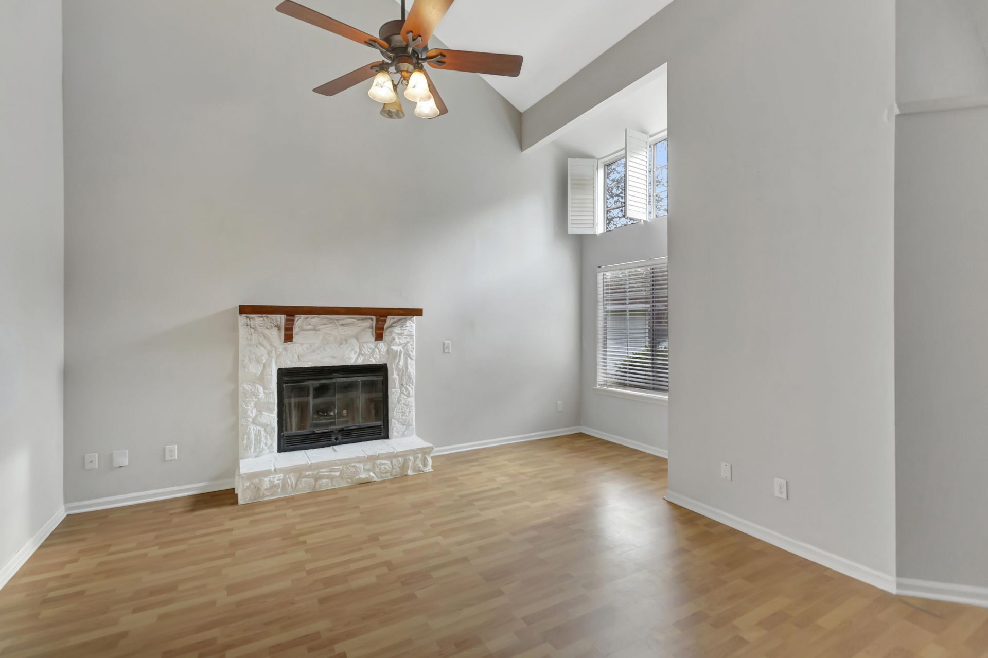 1411 Oaklanding Road Photo 4