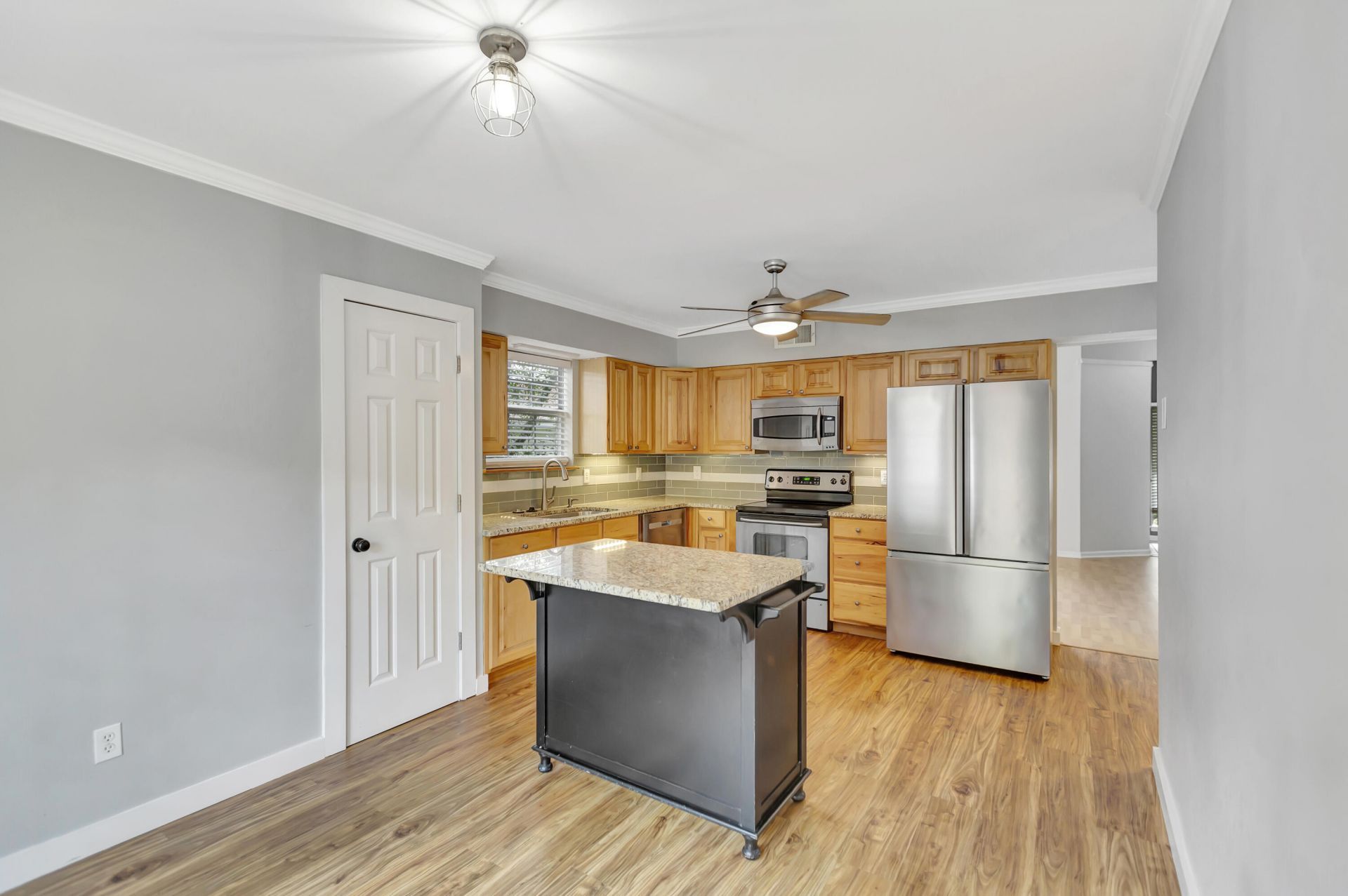 1411 Oaklanding Road Photo 9