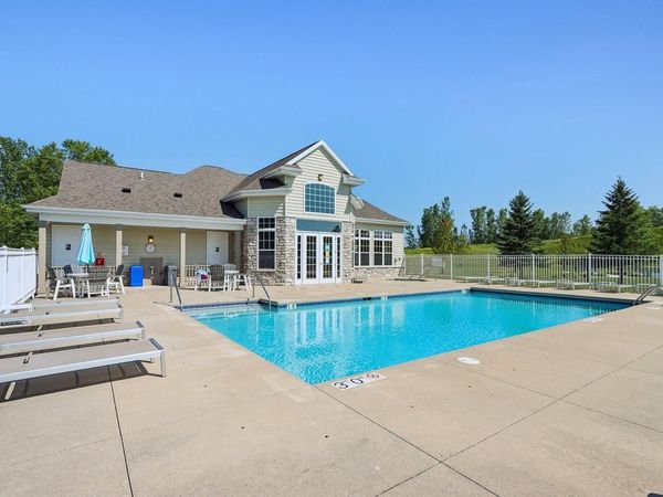 N17W26495 Meadowgrass CIRCLE, Unit E, Pewaukee, WI 53072