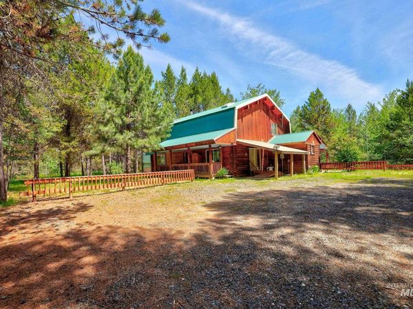42 Red Fox Ct, Cascade, ID 83611