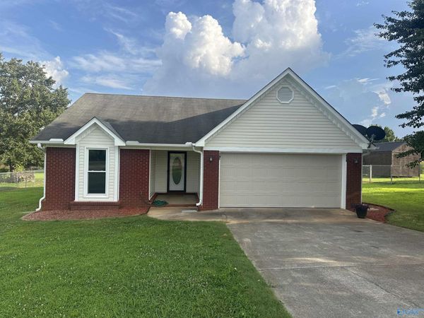 162 St Clair Drive, New Market, AL 35761
