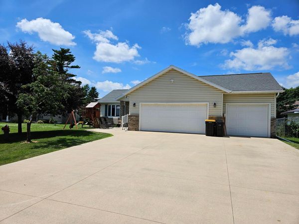 712 Mlinar Avenue, Spring Valley, MN 55975