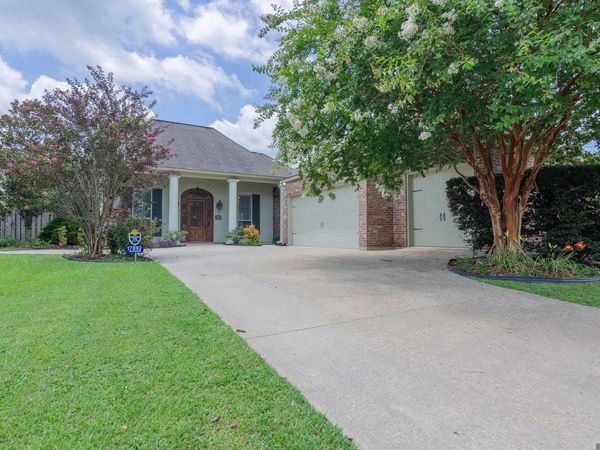 17892 Villa Lake Ave, Central, LA 70739