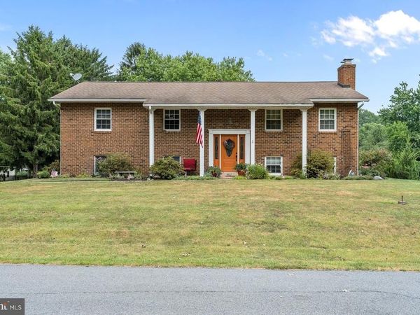 4462 WOODCREST DRIVE, ELIZABETHTOWN, PA 17022