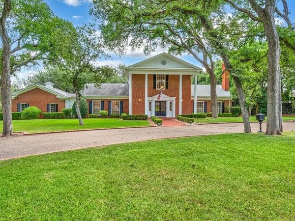 2825 Lake Air Drive, Waco, TX 76710