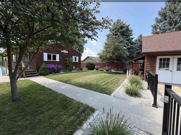 361 Lakeshore Dr, McCook Lake, SD 57049
