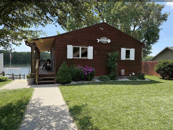 361 Lakeshore Dr, McCook Lake, SD 57049