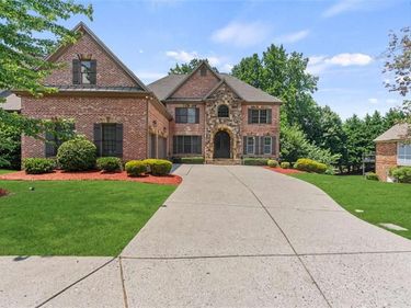 2452 Walkers Glen Lane, Buford, GA 30519
