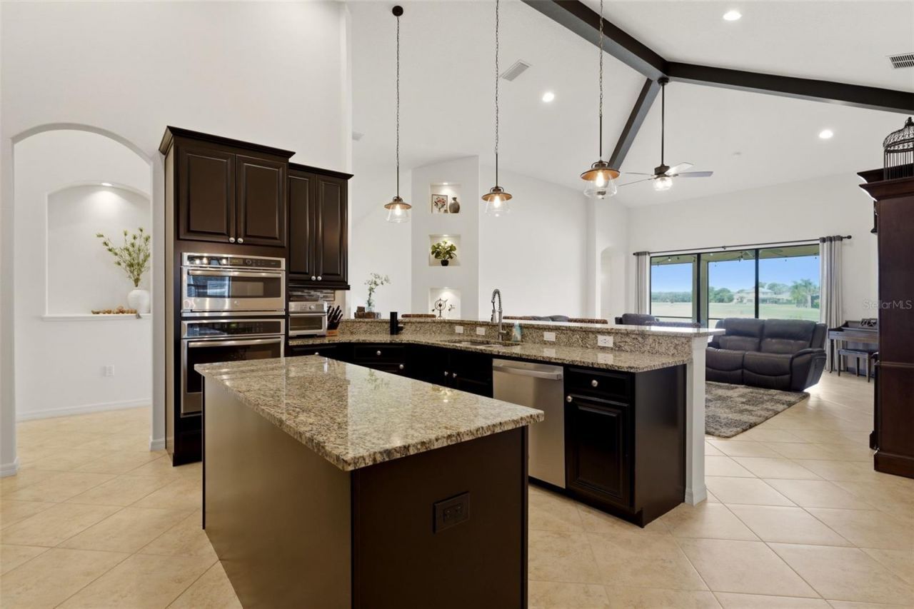 534 Chantilly Trail, Bradenton, FL 34212 Photo