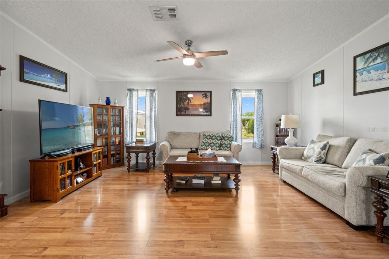 116 Mount Isle Avenue Ne, Unit 116, Saint Petersburg, FL 33702 Photo