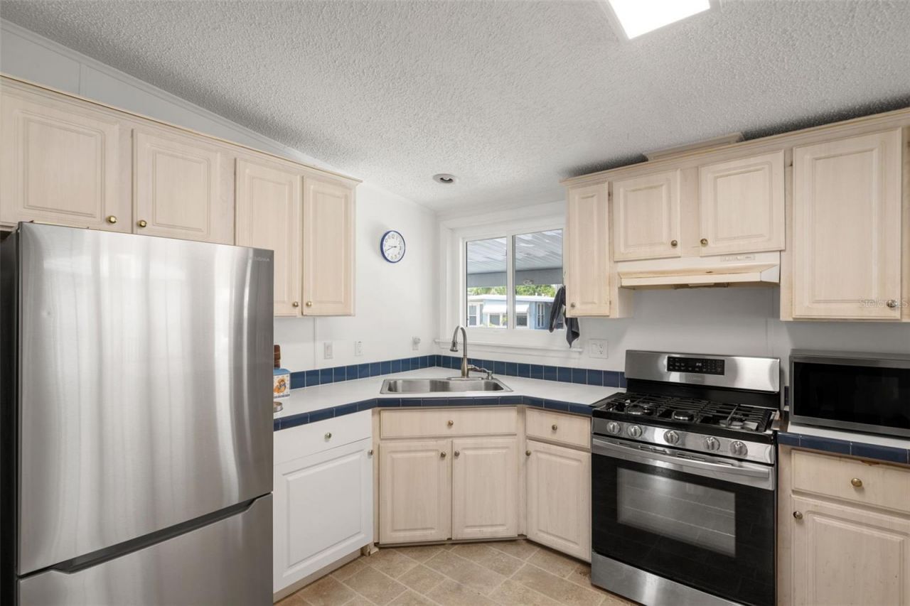 116 Mount Isle Avenue Ne, Unit 116, Saint Petersburg, FL 33702 Photo