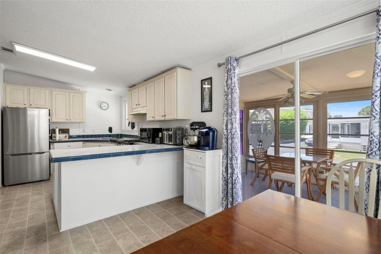 116 Mount Isle Avenue Ne, Unit 116, Saint Petersburg, FL 33702 Photo