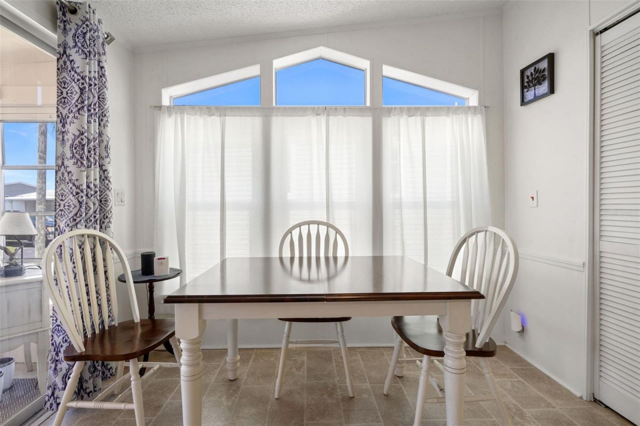 116 Mount Isle Avenue Ne, Unit 116, Saint Petersburg, FL 33702 Photo