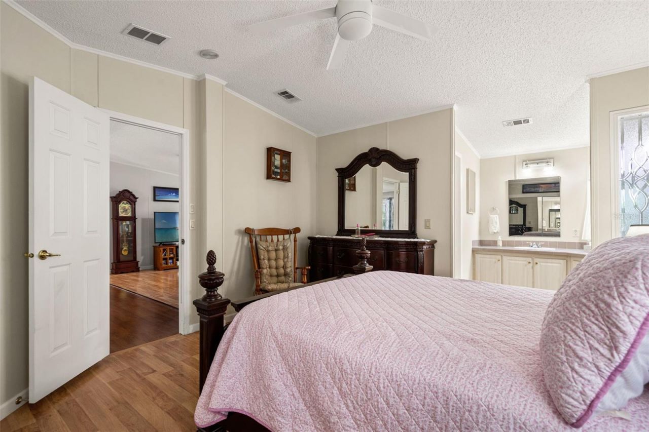 116 Mount Isle Avenue Ne, Unit 116, Saint Petersburg, FL 33702 Photo
