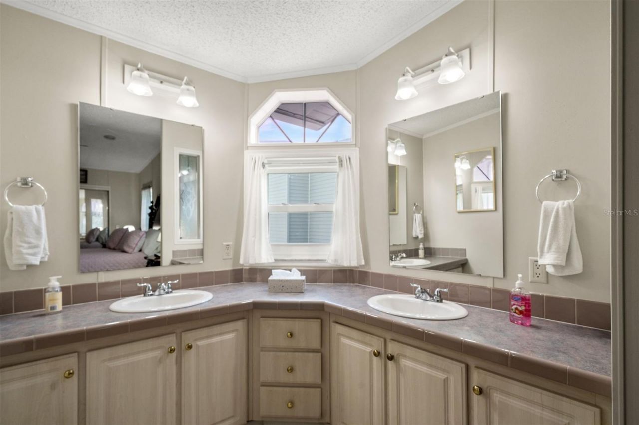 116 Mount Isle Avenue Ne, Unit 116, Saint Petersburg, FL 33702 Photo