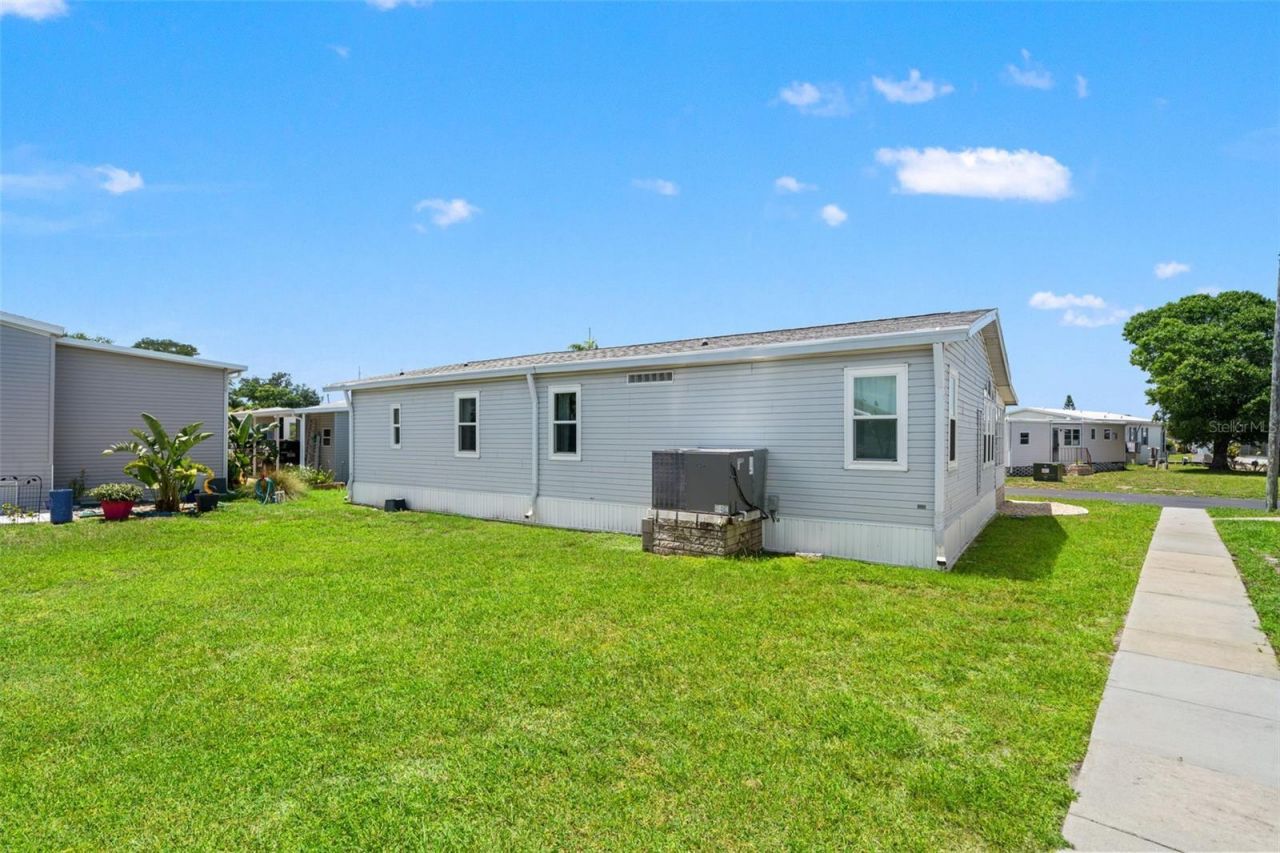 116 Mount Isle Avenue Ne, Unit 116, Saint Petersburg, FL 33702 Photo