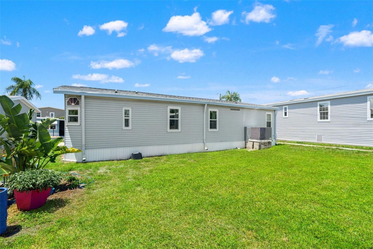 116 Mount Isle Avenue Ne, Unit 116, Saint Petersburg, FL 33702 Photo