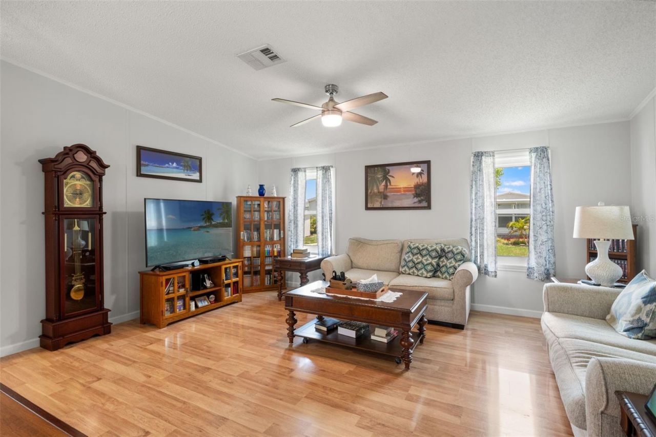 116 Mount Isle Avenue Ne, Unit 116, Saint Petersburg, FL 33702 Photo
