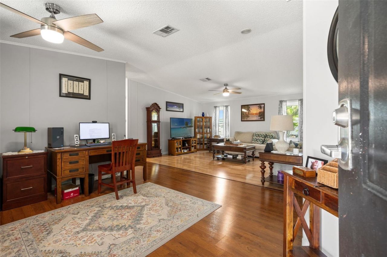 116 Mount Isle Avenue Ne, Unit 116, Saint Petersburg, FL 33702 Photo