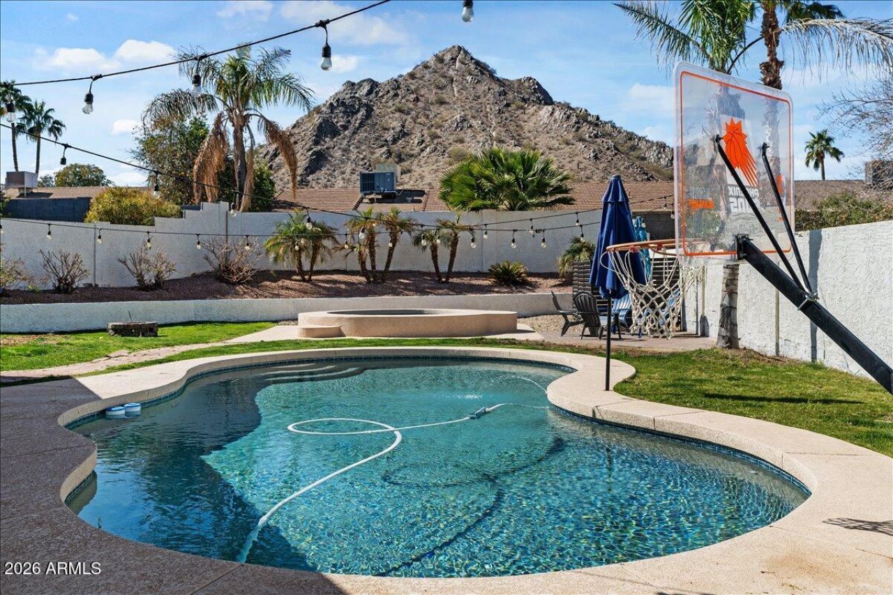 2318 E YUCCA Street Phoenix, AZ 85028