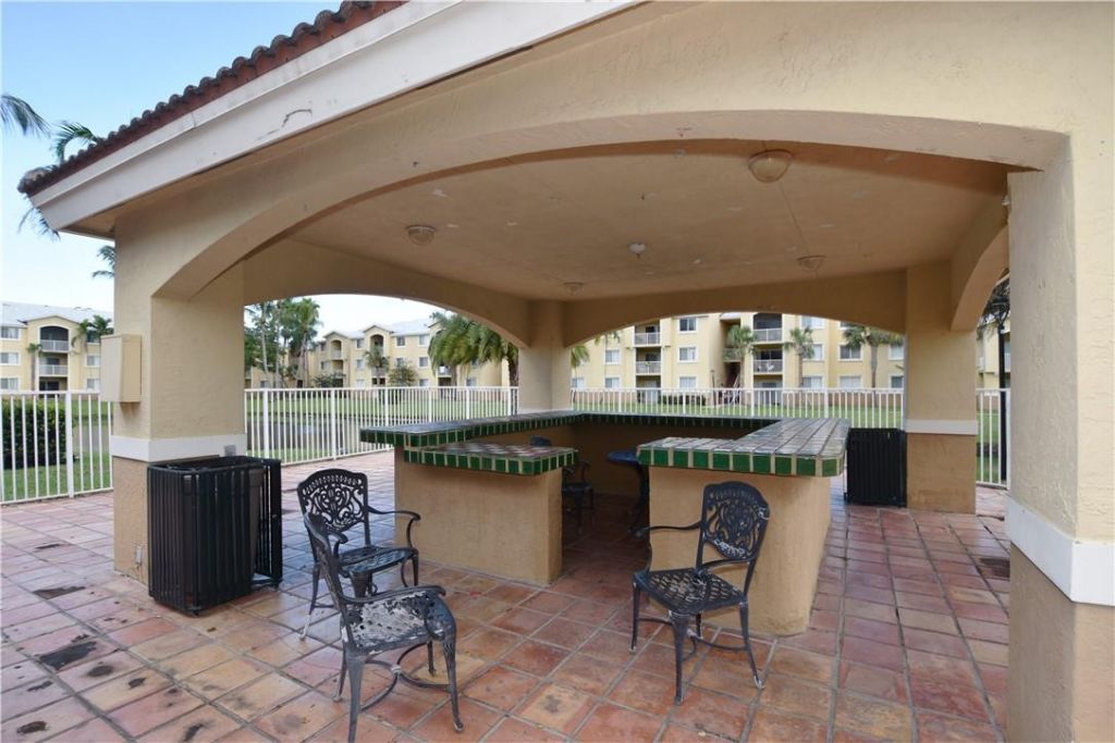 2640 S University Drive, Unit 319, Davie, FL 33328 Photo
