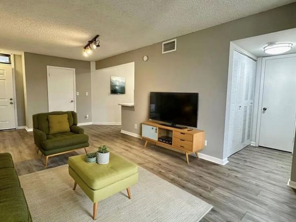 215 Lake Pointe Drive, Unit 101, Oakland Park, FL 33309