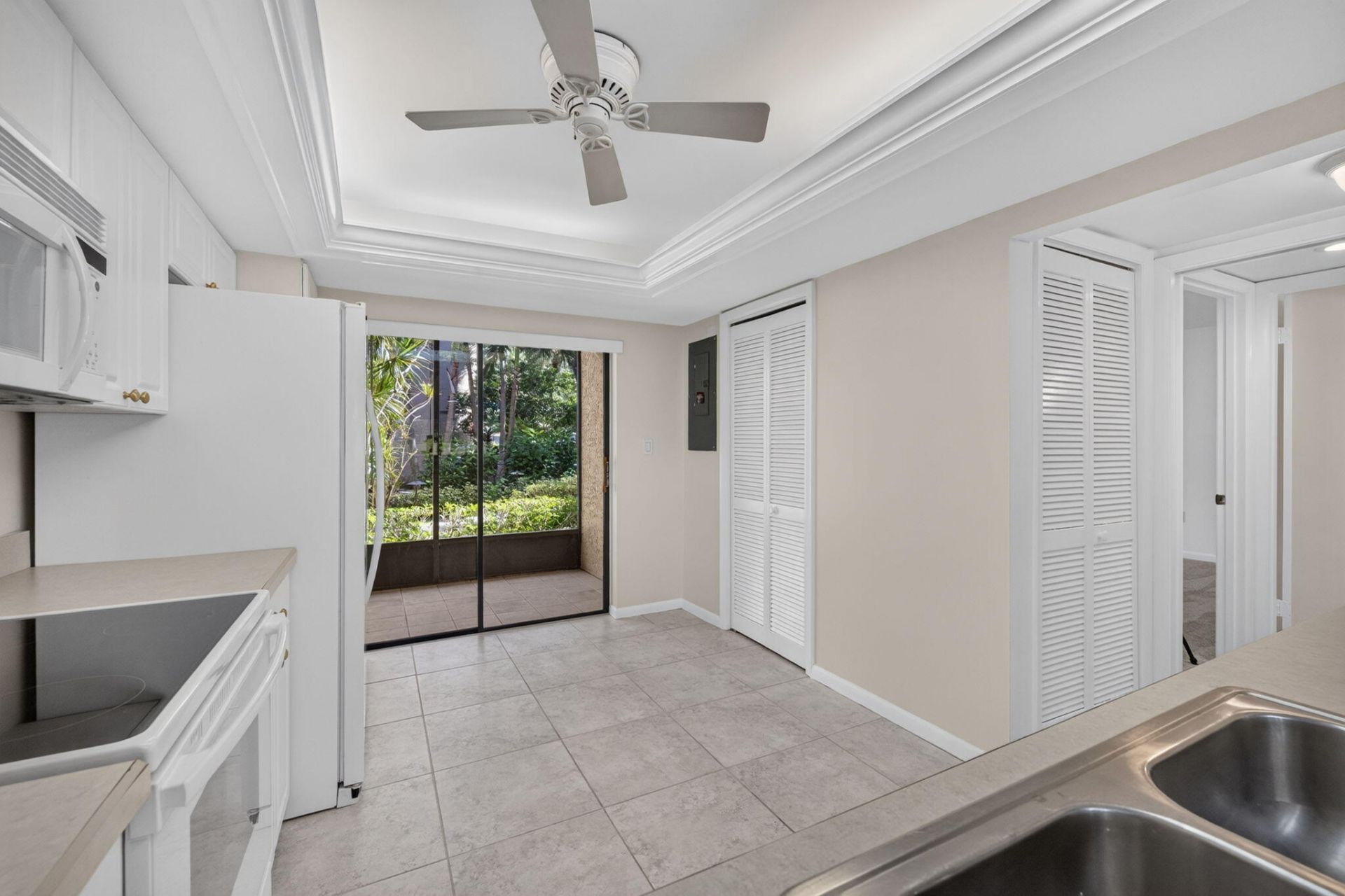 9460 Meadowood Drive, Unit 104, Fort Pierce, FL 34951 Photo