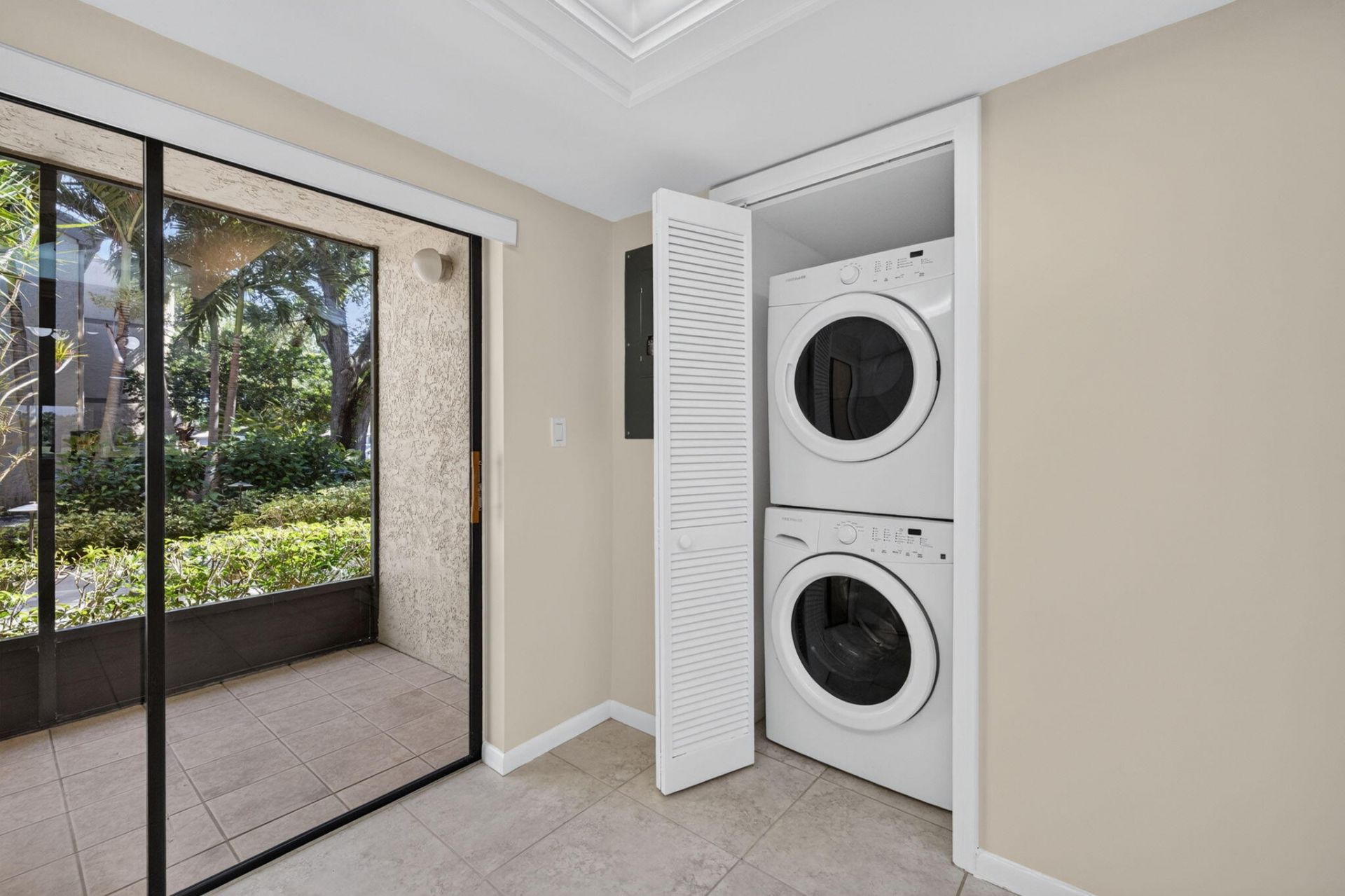 9460 Meadowood Drive, Unit 104, Fort Pierce, FL 34951 Photo