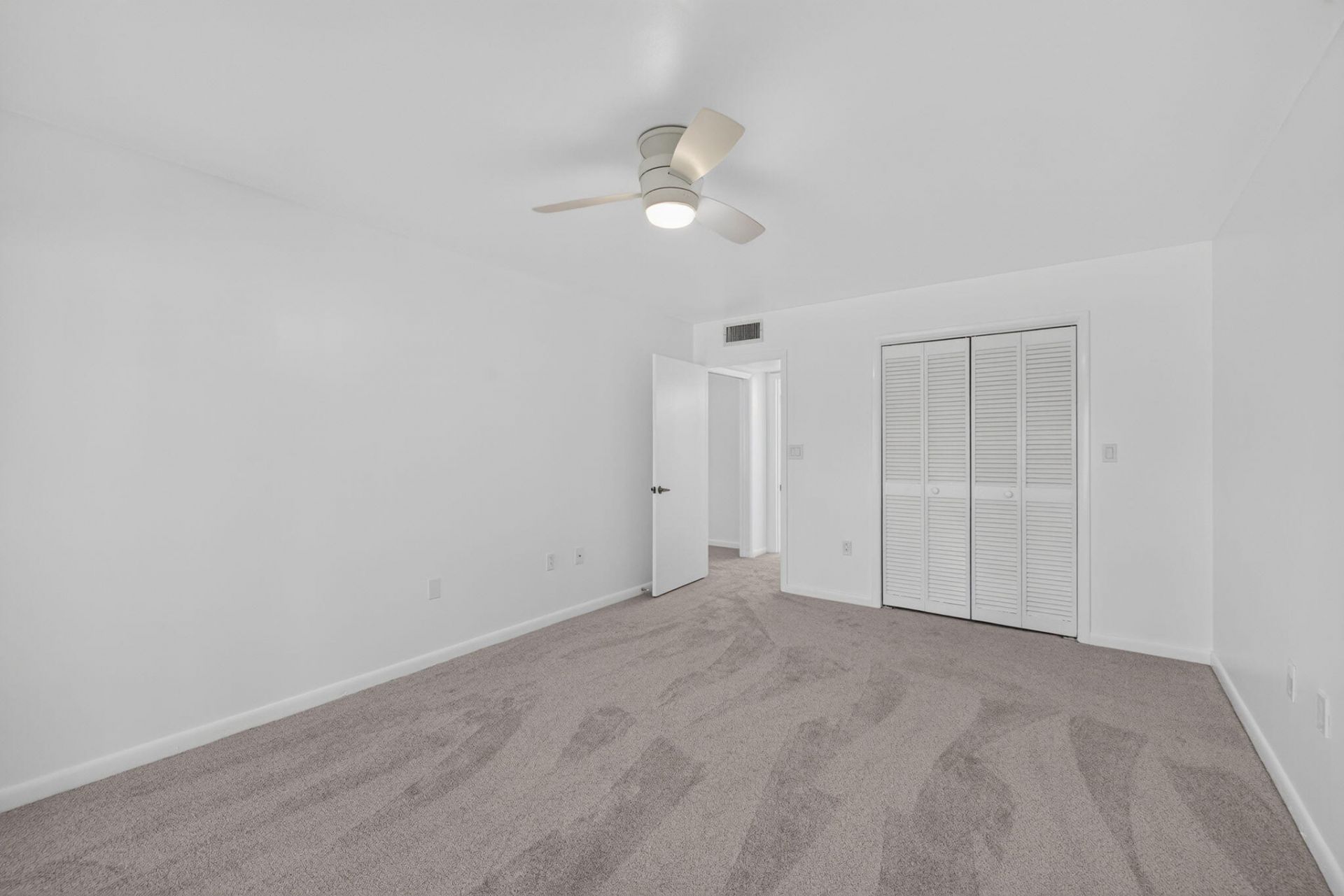 9460 Meadowood Drive, Unit 104, Fort Pierce, FL 34951 Photo