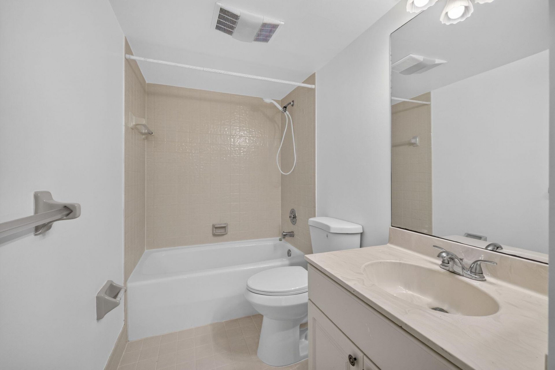 9460 Meadowood Drive, Unit 104, Fort Pierce, FL 34951 Photo
