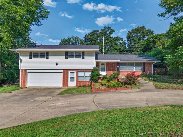 833 Winding Way , Bartlesville, OK 74006