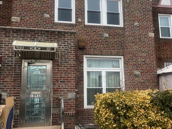25023 88th Road , Unit 1R, Bellerose, NY 11426