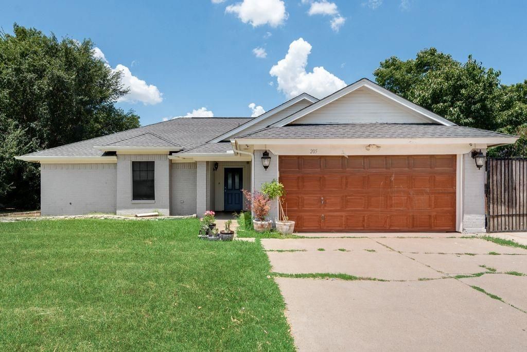 205 Freedom Lane, Arlington, TX 76002 Main Photo